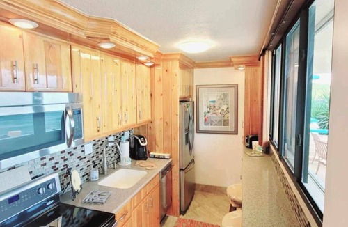 Estate Bolongo Condo | Prime Oceanfront, Remodeled St. Thomas 2BR/2BA Condo-Poolside, W/D, & Dining