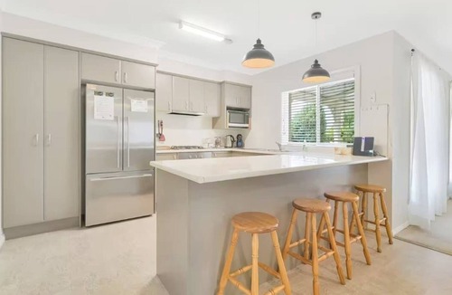 Bathurst Villa | Prime on Piper - 3 Bed Home in Heart of Town