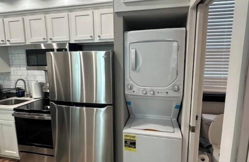 Over-the-Rhine Apartment | Prime OTR+Queen Bed+Parking Unit 2