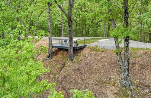 Wyandotte Cabin | Prime RV spot! Grand Lake- Wyandotte, OK On a point…One way in, one way out