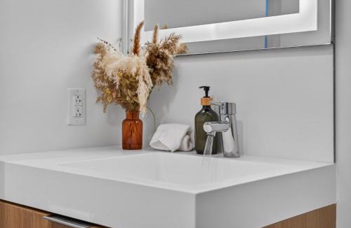 Seaport District Apartment | Prime Seaport 2BR Steps to Convention Center