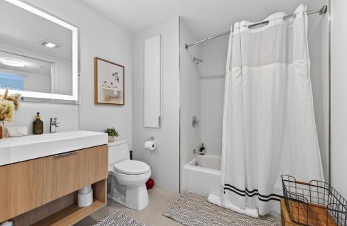 Seaport District Apartment | Prime Seaport 2BR Steps to Convention Center
