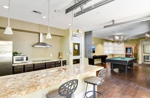 South Congress Apartment | Prime Soco 2BR King Suite w Gympickleballlaundry