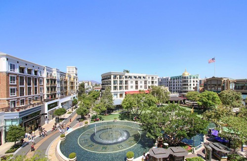 Downtown Apartment | PRIME, spacious Top Corner with spanning campus-fountain view @ the Americana!