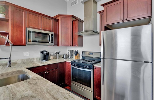 Olde Kensington Apartment | Prime Studio | Close to Center City | 1 Bed | Gym