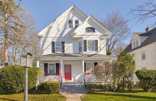 West Hartford House | Prime West Hartford Center: Timeless Charm