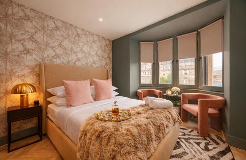 Leeds City Center Apartment | PrimeDeluxe Aparthotel