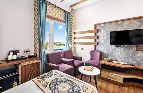 Varanasi Hotel | Primeland Hotel