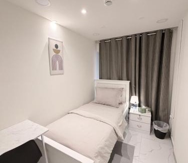 Al Khalidiyah Hostel | PrimeLuxe Stay by Lavishhub