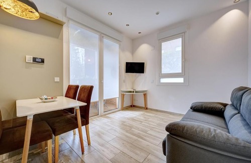 Rochapea Apartment | Primera Rivera Suite