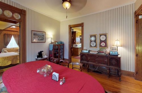 Nelsonville Bed & Breakfast | Primrose Path Bed and Breakfast Hocking Hills between Logan and Athens