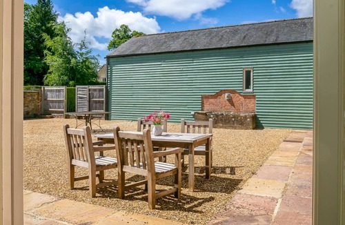Gawcott House | Priory Courtyard - 3 Bedroom Escape