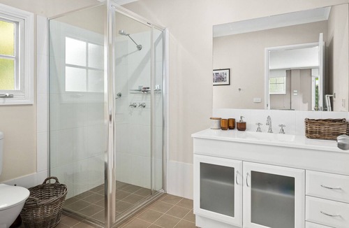 Burradoo Apartment | Pristine 1-Bed Studio cottage with pool