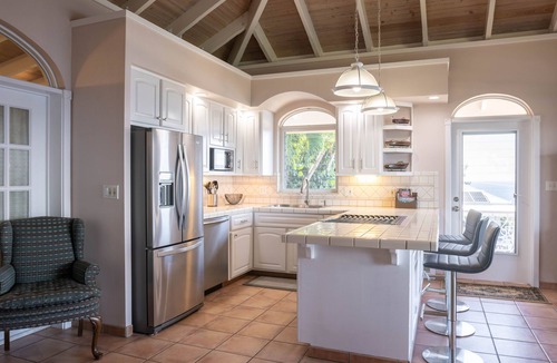 Estate Contant Cottage | "Pristine 2bdrm/2bth, Epic Views, Generator, 5 Star reviews, Near Cruz Bay!"