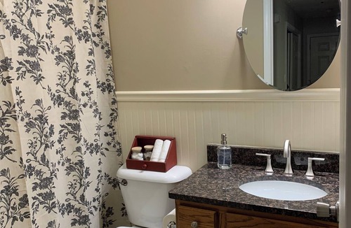 Chatham Condo | Pristine 2BR Townhome -Elevated Comfort in Charming Chatham