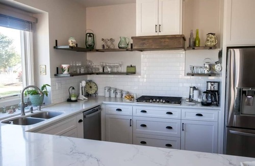 Acampo House | Pristine Farmhouse in the Heart of Lodi Wine Country