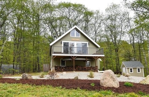 Eidelweiss Village House | Pristine Home Minutes to North Conway, A/C and Fenced Backyard w Gas Fire Pit