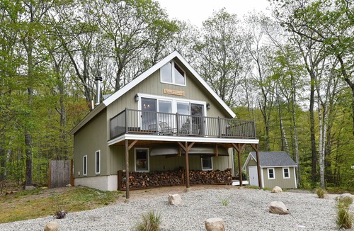 Eidelweiss Village House | Pristine Home Minutes to North Conway, A/C and Fenced Backyard w Gas Fire Pit