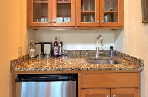 Annandale House | Pristine Lake Sylvia Getaway w/accomidations perfect for large or small groups!