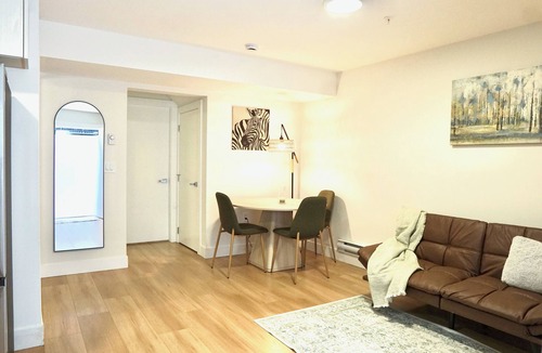 East Clayton House | Pristine, Modern Private Suite in Langley minutes from Langley Events Centre