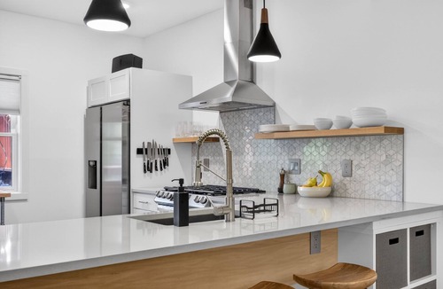 Bloomington Condo | Pristine & Modern Downtown Condo-Walkable to IU