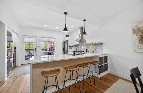 Bloomington Condo | Pristine & Modern Downtown Condo-Walkable to IU