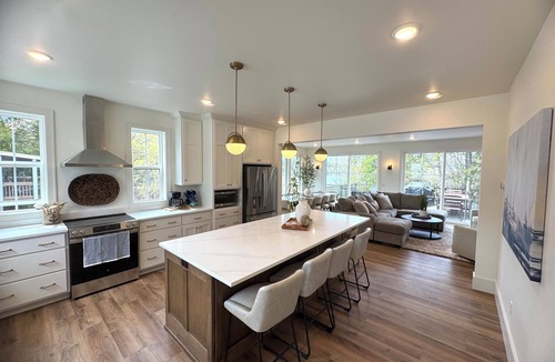Egg Harbor House | Pristine New Build in the Heart of Egg Harbor 5 BR, 5.5 BA Sleeps 12.