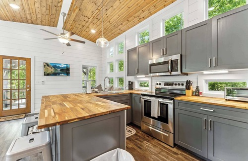 Menlo House | Pristine, Quaint - The Hemlock Hideaway Tiny Home!