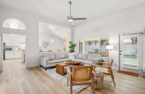 Fresno House | Pristine River Bluff 4-Bedroom Home w/3 King Beds