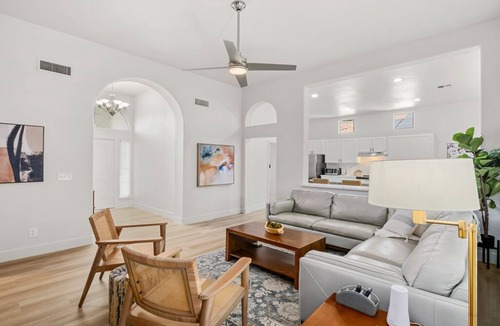 Fresno House | Pristine River Bluff 4-Bedroom Home w/3 King Beds