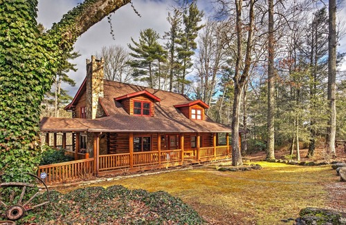 Sapphire Cabin | Pristine Sapphire Resort Cabin w/ Deck & Game Room