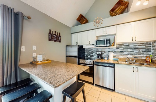 Craigleith House | Pristine studio with a full kitchen, pool, hot tub, & tennis - walk to lifts