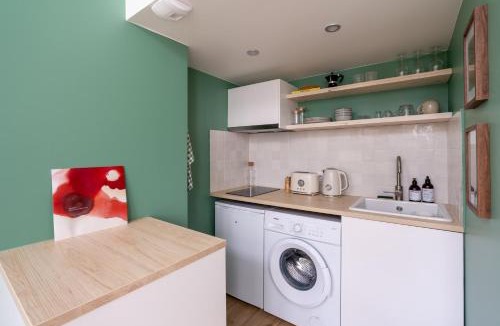 Quartier de la Goutte-d'Or Hotel | Pristine Studio Apartment 5 Min to Sacre Coeur