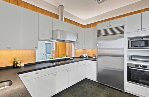 Eastport House | Pristine waterfront eco-estate with panoramic views, surrounded by 22.
