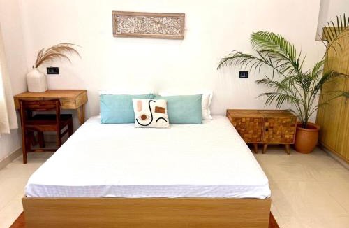 Tapovan House | Prithvi Hotel - Aesthetic Room in upper tapovan with TV, AC and free airport pickup for 7 or more nights bookings