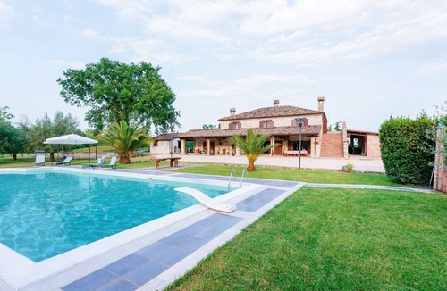 Campli Villa | Private Villa with hot tub, WIFI, sauna, private pool, TV, patio, panoramic view, close to Teramo