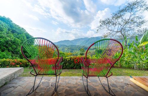 Canton Parrita House | Privacy-Panoramic views-Large Pool-Mountain top