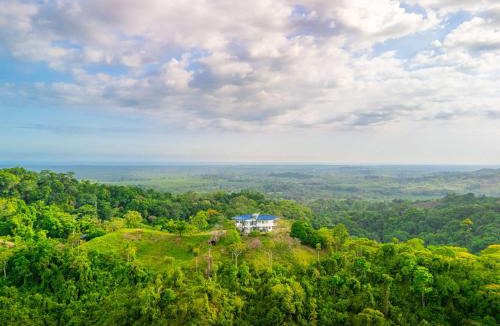 Canton Parrita House | Privacy-Panoramic views-Large Pool-Mountain top