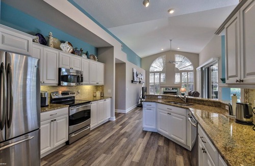 Spruce Creek House | Privacy, Pool & Serenity. 3BD 3BA, 10 min to Daytona beach. Fly-In Community.