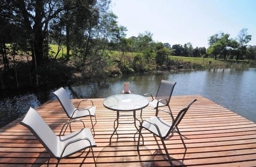 Tapitallee Cottage | Privacy space comfort. Visit Bundanon Stay at Heron's Rest @ Tapitallee Lodges