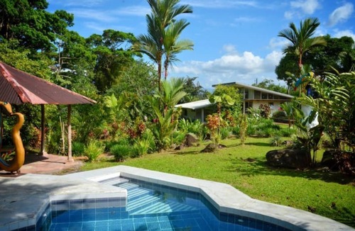 La Tigra House | Private 1-Acre Glass House Rainforest Estate!