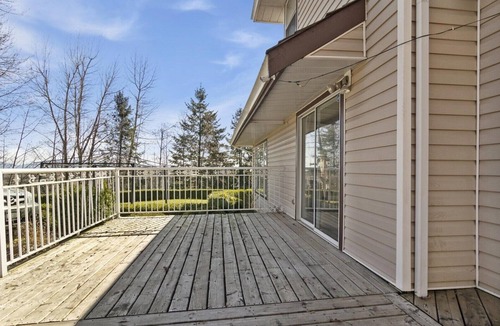 West Abbotsford House | Private 1 acre Home with a view, Close to the Highway and Mall