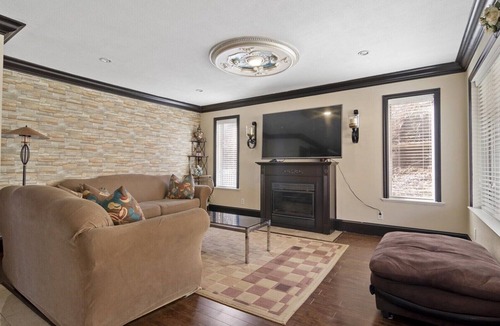 West Abbotsford House | Private 1 acre Home with a view, Close to the Highway and Mall