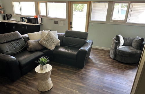 British Columbia Interior Apartment | Private 1 bed suite with hot tub and parking