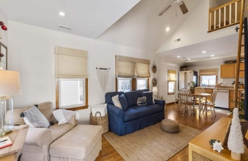North End Condo | Private 1 bedroom condo w/loft 1 block to Beach & Boards/1 parking spot