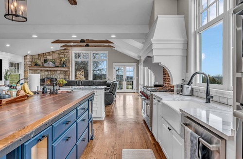 Lawrence House | Private 11-acre Retreat-Luxury Estate - Private Gym, Pool, Entertainment Space