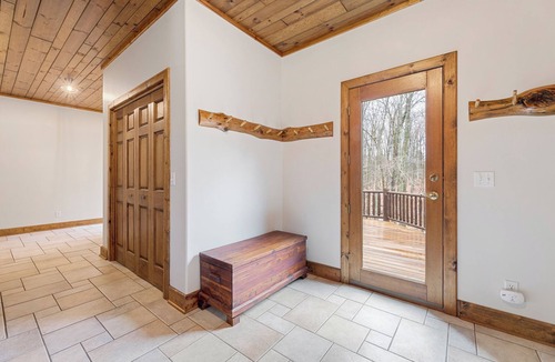 Bellaire Cabin | Private 13-Acre Cabin | Hot Tub | Game Room | Sleeps 16