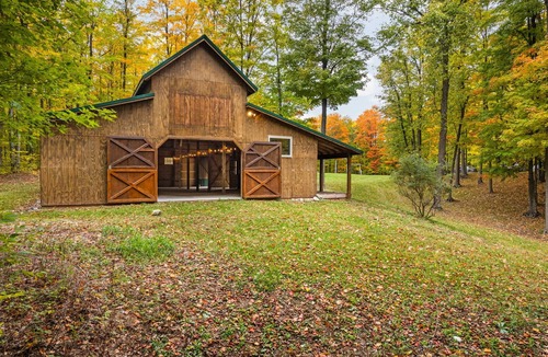 Bellaire Cabin | Private 13-Acre Cabin | Hot Tub | Game Room | Sleeps 16