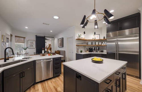 West Oak Hill House | PRIVATE | 15 Beds | POOL | SPA |Bsktball | Pool Table |Close Downtown