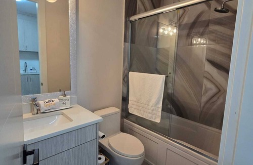 Fleetwood Apartment | PRIVATE 1BR LUXURIOUS SUITE NEAR SMH/GUILDFORD MALL, LONG TERM RENTALS WELCOME !